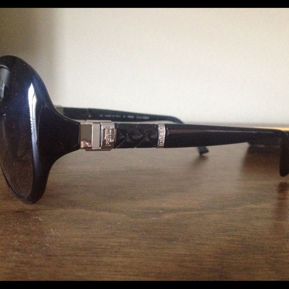 Fendi sunglasses 100% authentic - Picture 3 of 4